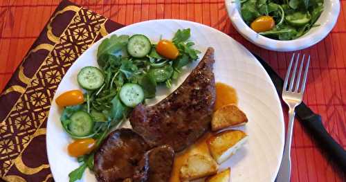 Foie de veau poêlé, sauce à l'orange et aux pruneaux 