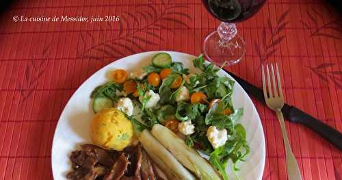 Jarrets d’agneau braisés aux pruneaux et à l’orange 