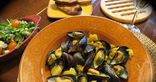 Moules à la sauce aux pommes et cari + 