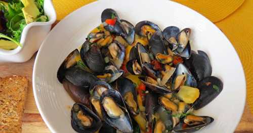 Moules au vin blanc, sauce Méditerranée