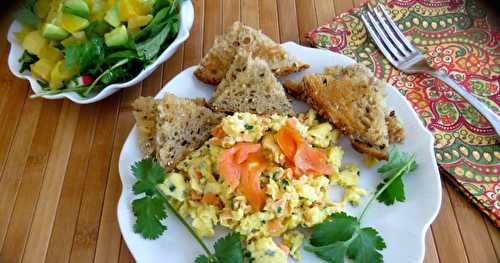 Oeufs brouillés au saumon fumé + 