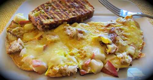  Omelette aux pommes, au cari et au fromage