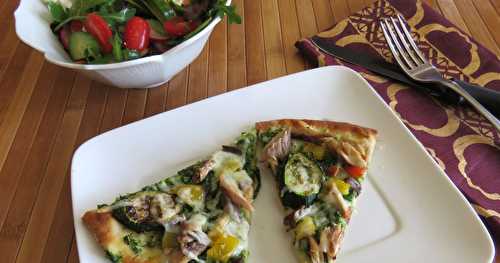 Pizza au pesto santé, légumes grillés et poisson 