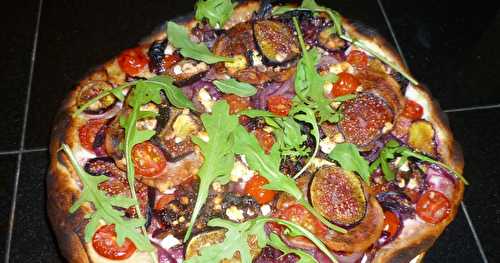 Pizza figues, pancetta et roquette  