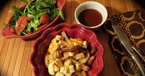 Poutine au poulet, sauce bbq à l’asiatique