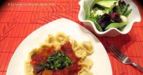 Sauce tomate à l’aubergine sur pâtes courtes