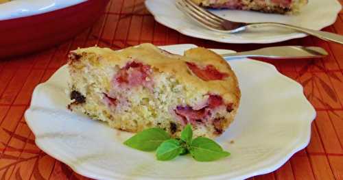 Gâteau joyeux à la courgette et aux fraises + 