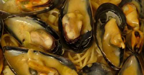 Moules exquises, sauce crémeuse au cari + 