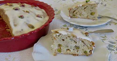 Gâteau à la poire, aux pistaches et au chocolat blanc 