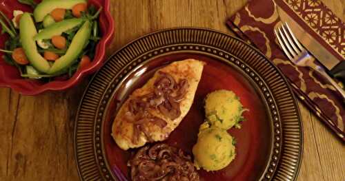 Escalopes de poulet aux oignons caramélisés + 