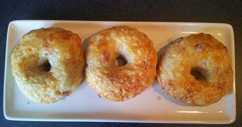 Bagels aux lardons et au gruyère râpé