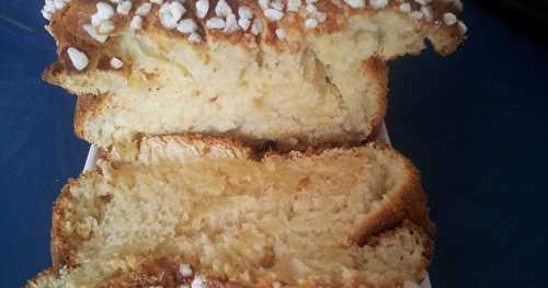 Brioche au lait ribot parsemée de sucre perlé