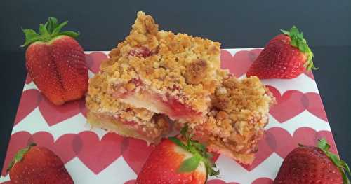 Crumb Cake à la fraise et à la rhubarbe