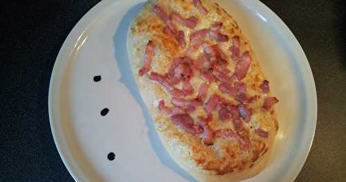 Fougasse au gruyère râpé et aux lardons fumés