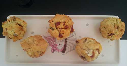 Muffins chorizo, feta, tomates séchées et olives vertes