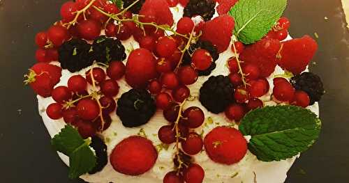 Pavlova sans oeufs aux fruits rouges