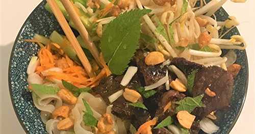Salade de nouilles de riz au boeuf