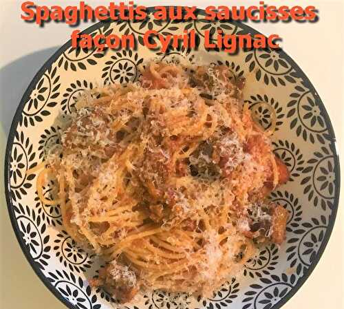 Spaghettis aux saucisses et à la sauce tomate façon Cyril Lignac