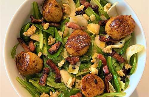 Salade de mâche, d'endives, de lardons fumés et de noix de Saint-Jacques