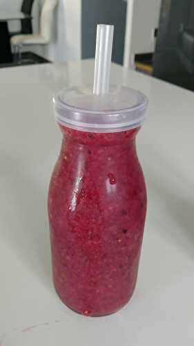 Smoothie pastèque, fruits rouges, menthe