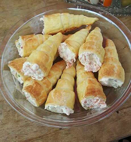 CORNETS FEUILLETES AU FROMAGE FRAIS ET SAUMON FUME (sans thermomix)