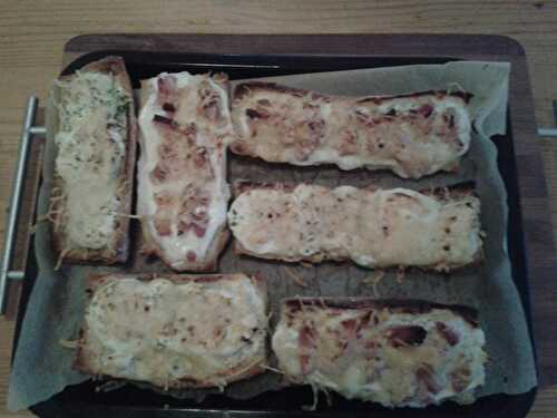 Tartines de chèvre chaud et façon tarte flambée