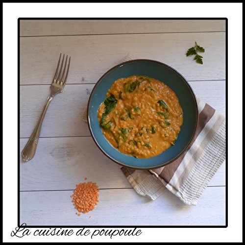 Dahl de lentilles corail et épinards