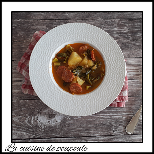 Soupe au chorizo et au chou frisé