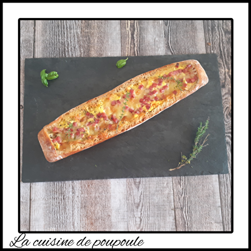 Baguette garnie au chévre et bacon