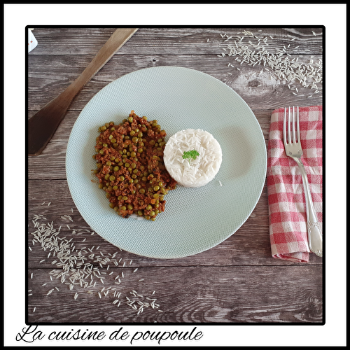 Riz aux petits pois et à la sauce tomate