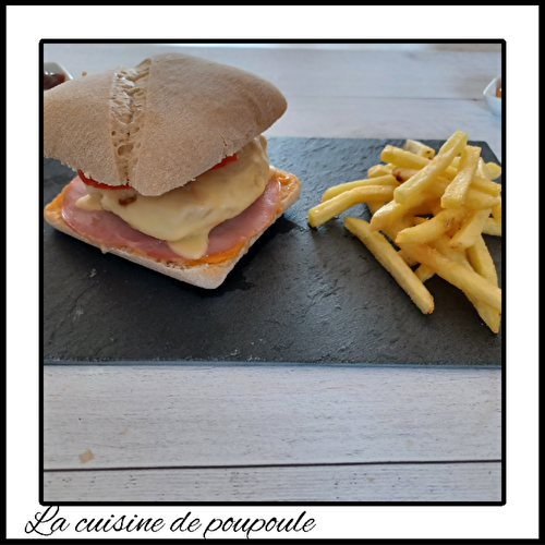 Burgers au poulet, bacon, tomate et emmental