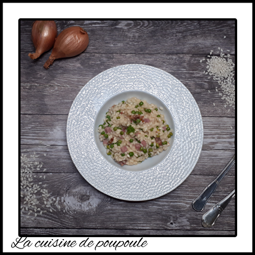 Risotto crémeux aux petits pois, jambon et tomates confites