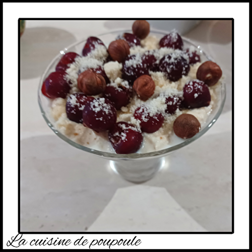 Porridge au lait de noisette, flocon de sarrasin et cerise