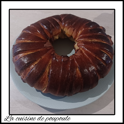 BRIOCHE AÉRIENNE ET VAPOREUSE TEL DU COTON- FAÇON CHENILLE ROULÉE