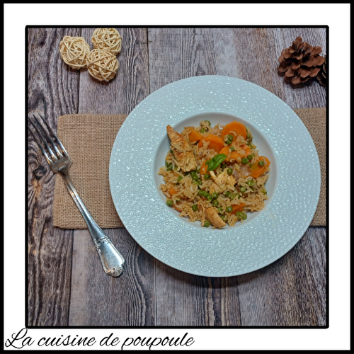 Aiguillettes de poulet au paprika, riz, carottes et petit pois