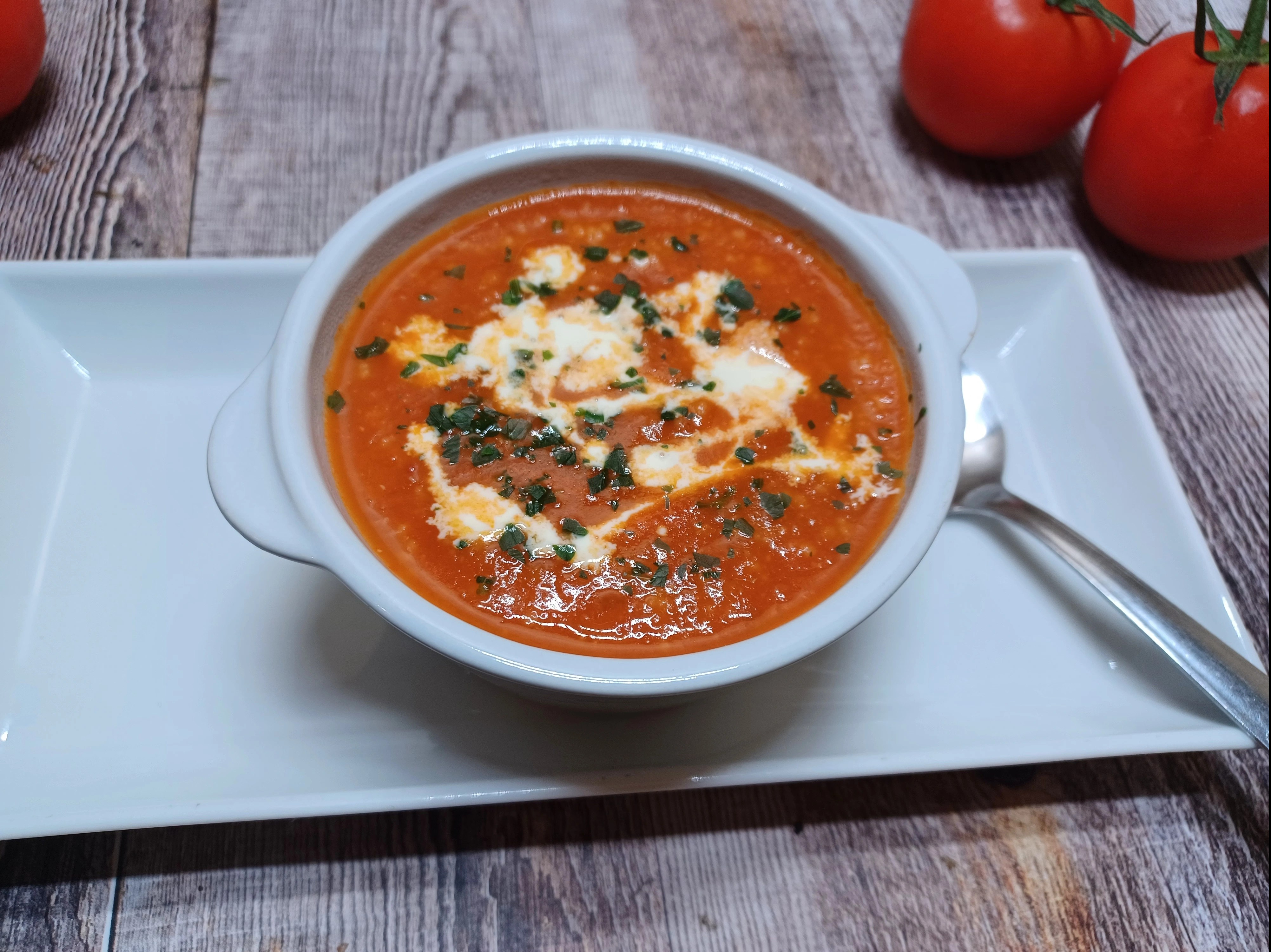 Soupe aux tomates à la semoule