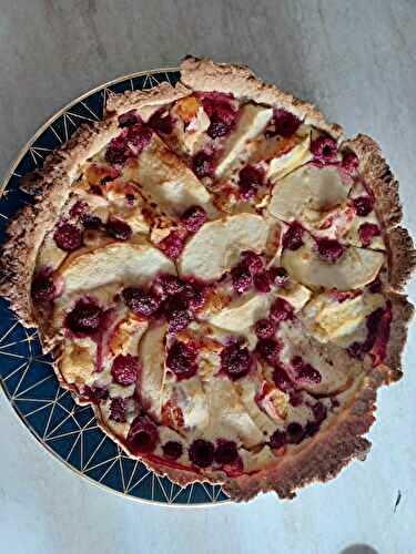 Tarte aux pommes, orage sanguine, framboise et poudre à pain d’épice