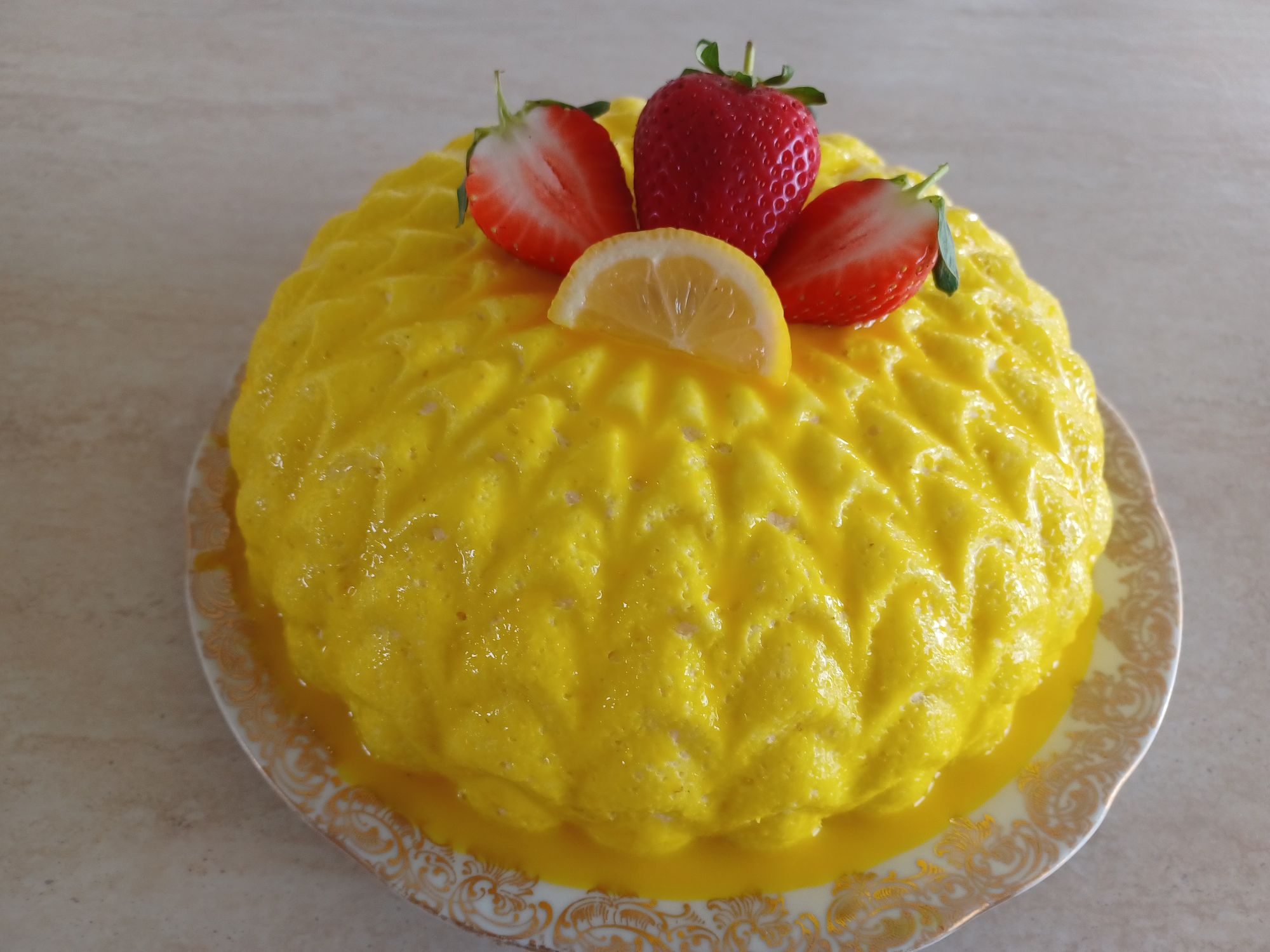 Entremets au citron et aux fraises