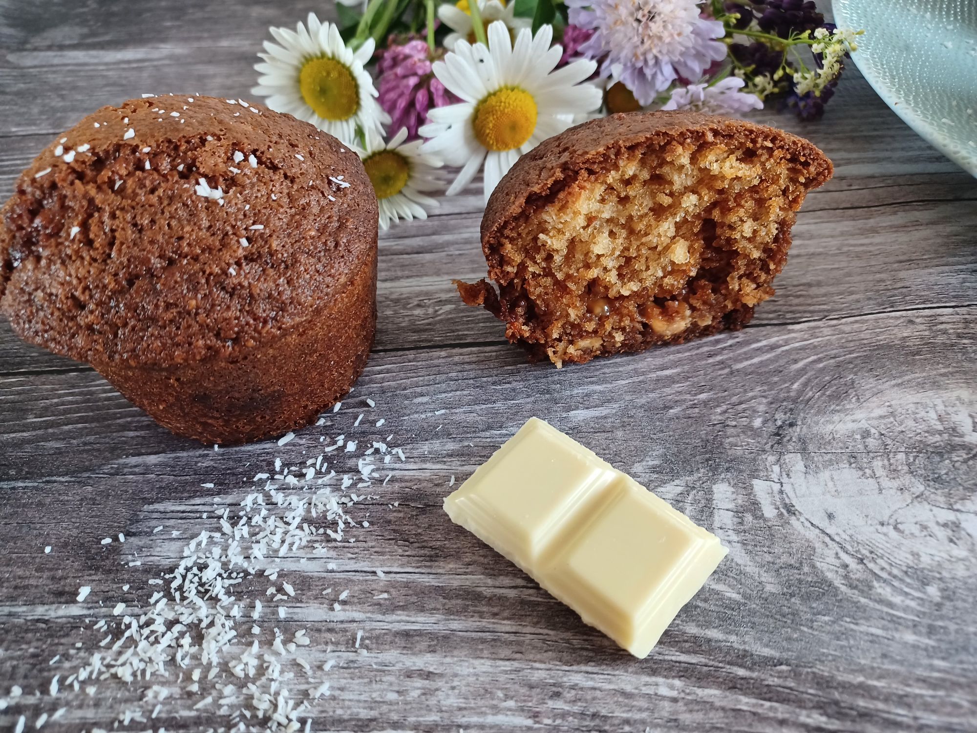 Muffins à la noix de coco et pépites de chocolat blanc