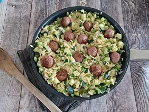 Orzo à la courgette et aux boulettes de poulet