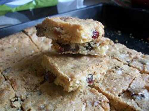 BLONDIES AUX CRAMBERRIES ET CHOCOLAT BLANC