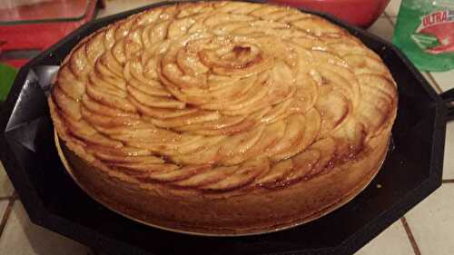 Coucou, que diriez-vous d'une tarte aux pomme pour le goûter ou pour le dessert ? http://www.lacuisi...