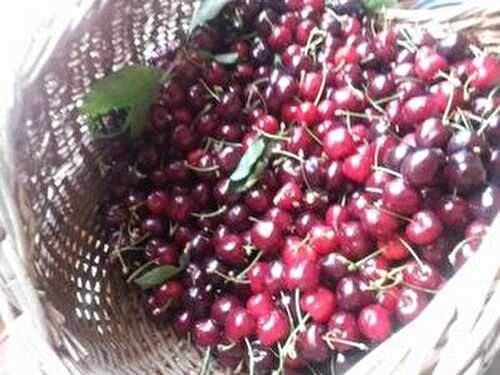 DELICIEUX CAKE AUX CERISES ET AMANDES