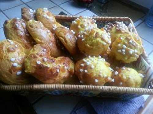 FABULEUSES BRIOCHES AU CURCUMA ET A L'ORANGE CONFITE