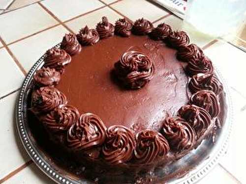 GATEAU AU CHOCOLAT BELLEVUE ET SA GANACHE AU CHOCOLAT