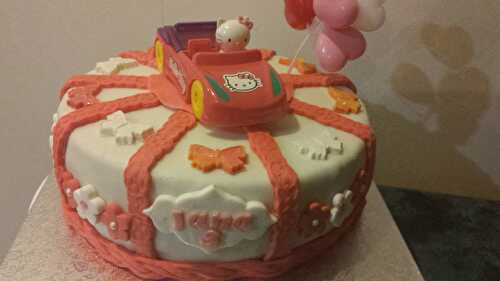 GATEAU HELLO KITTY POUR JANA