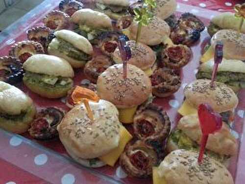 MINI BURGERS TOUT MIMI POUR L'ANNIVERSAIRE DE MACISTE