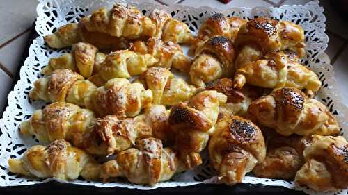 MINI CROISSANTS FEUILLETES AU SAUMON ET PHILADELPHIA AIL ET FINES HERBES