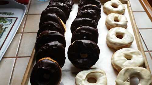 TOURNEE DE DONUTS AU CHOCOLAT POUR LE GOUTER