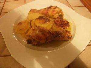 POMMES DE TERRE BOULANGERES ET CUISSES DE POULET